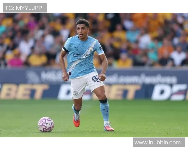 鲁本迪亚斯女友现场助威曼城感受客场氛围与众不同